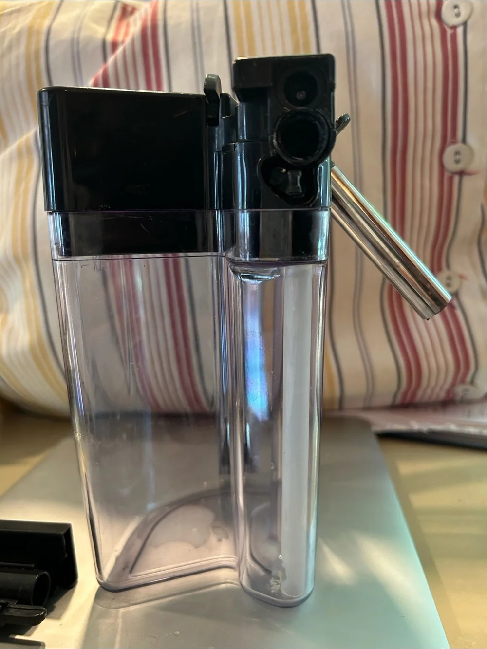 De'Longhi milk tank assembly/ frother